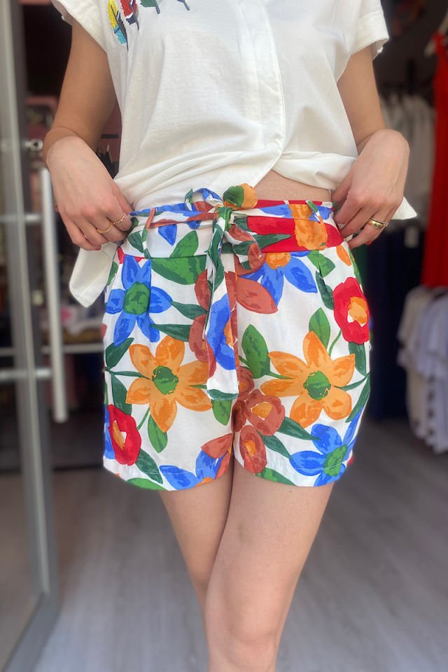 Çiçek Desenli Şort
