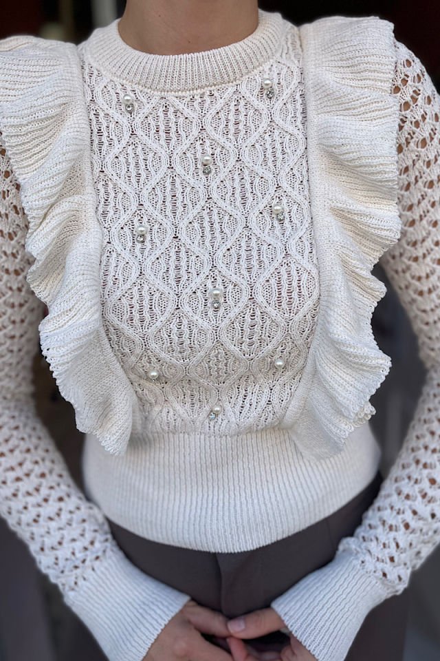 İnci ve Taş Detaylı Fırfırlı Triko-Ekru