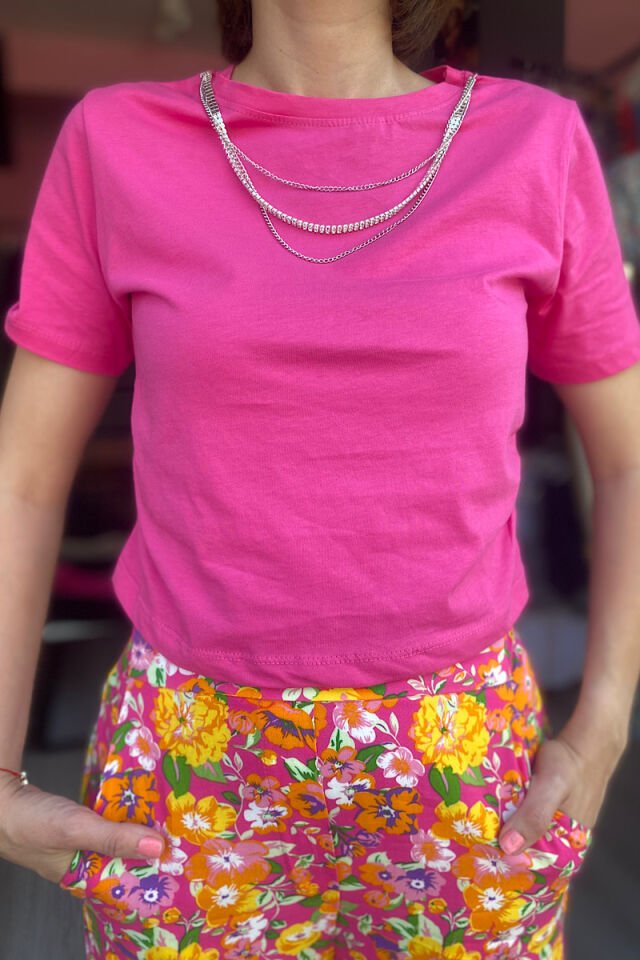 Yakası Zincirli Kısa Tişört-Pembe