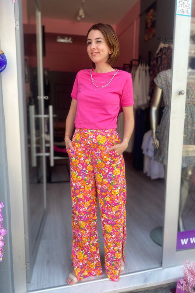 Yakası Zincirli Kısa Tişört-Pembe