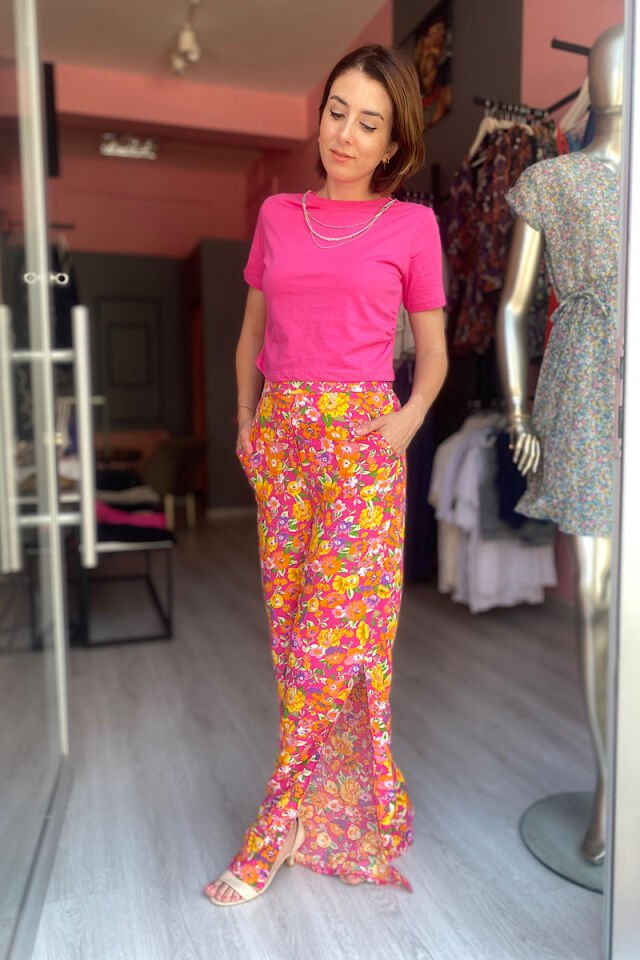 Yakası Zincirli Kısa Tişört-Pembe