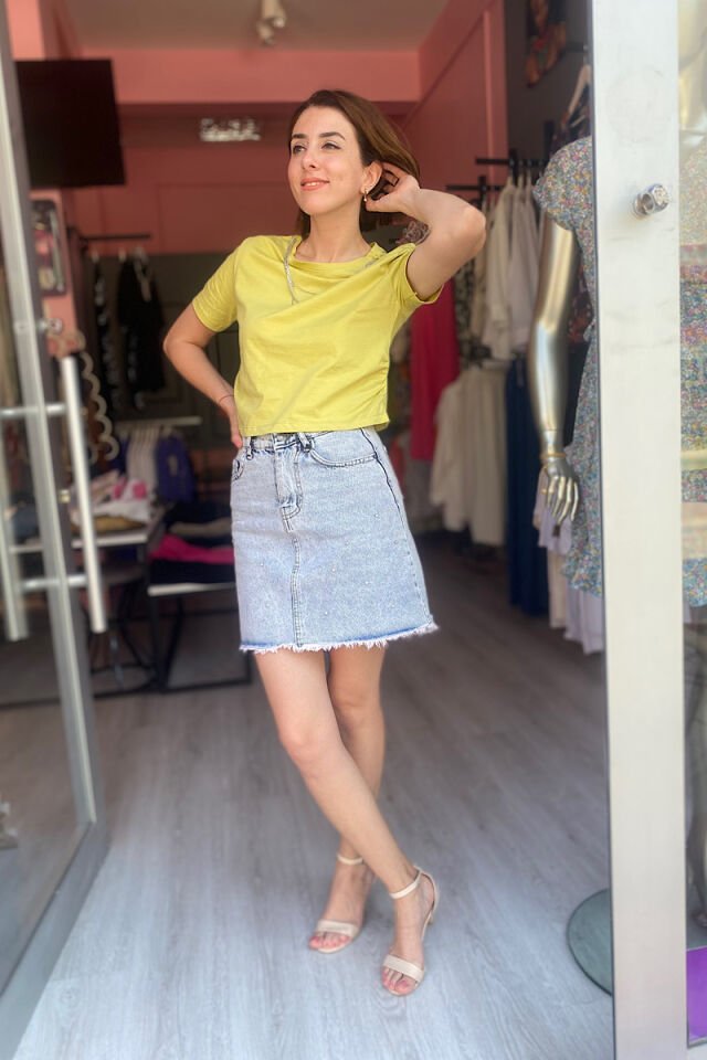 Yakası Zincirli Kısa Tişört-Fıstık Yeşili