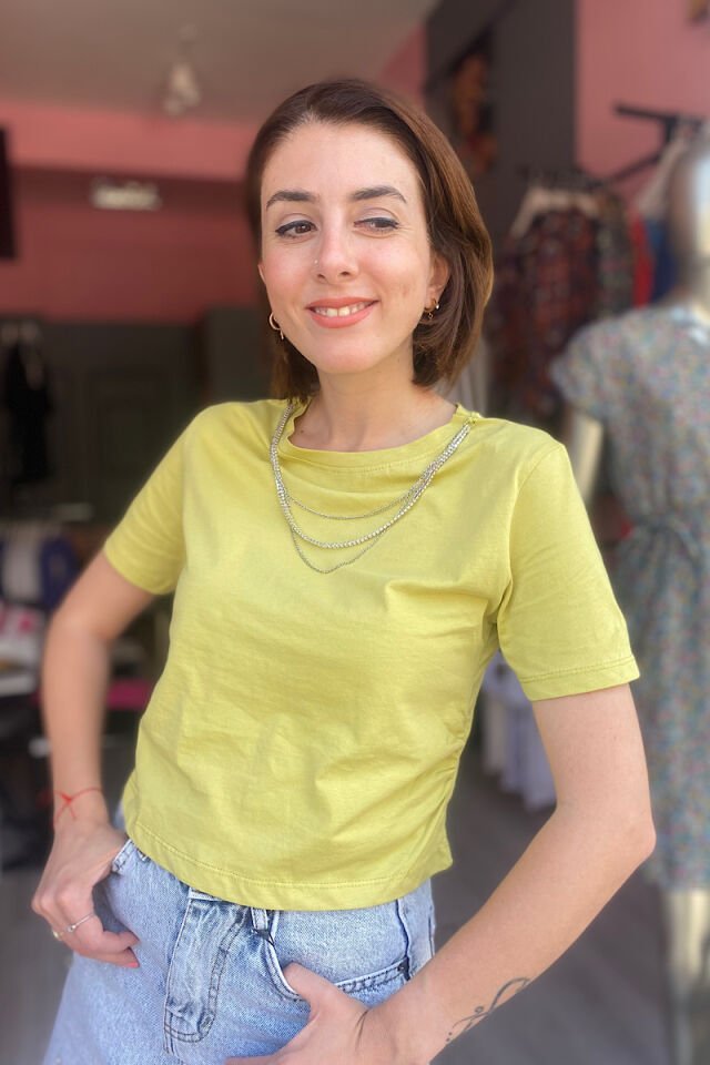 Yakası Zincirli Kısa Tişört-Fıstık Yeşili