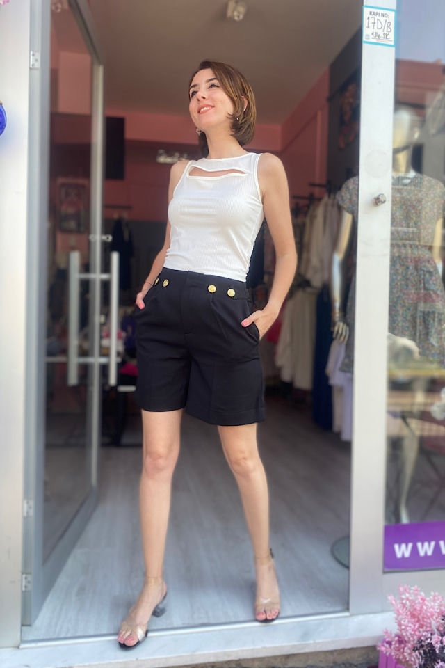 Gold Düğme Detaylı Şort-Siyah