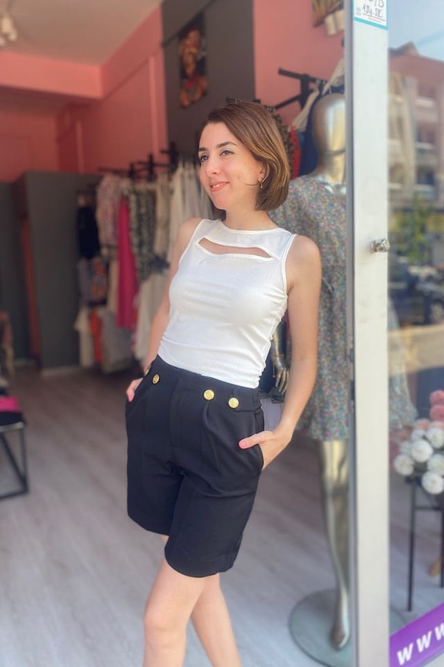 Pencere Detaylı Crop Bluz