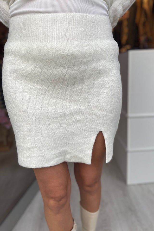 Etekli Triko Takım-Ekru