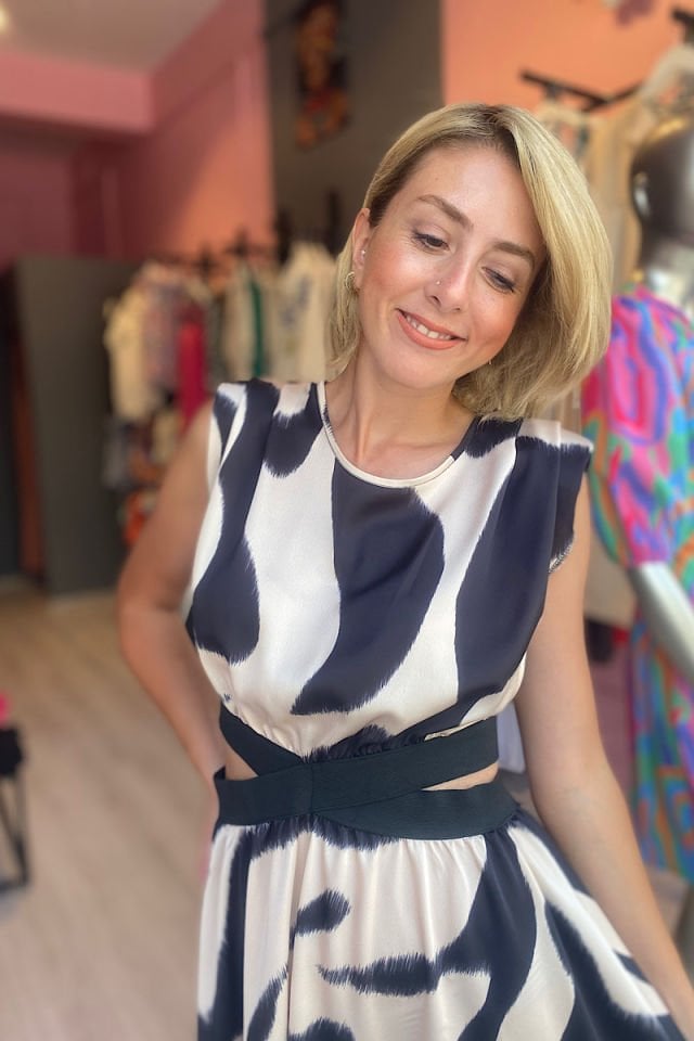 Bel Pencere Detaylı Asimetrik Kesim Elbise