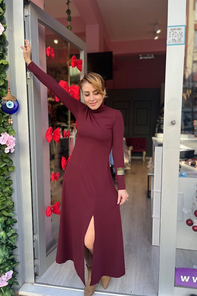 Balıkçı Yaka Yırtmaçlı Çilek Triko Elbise-Bordo