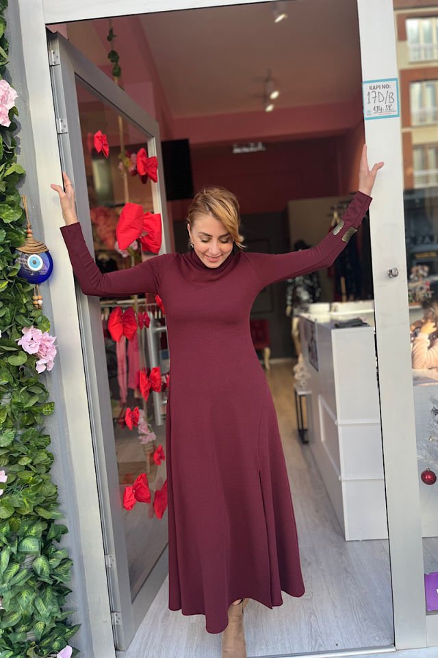 Balıkçı Yaka Yırtmaçlı Çilek Triko Elbise-Bordo