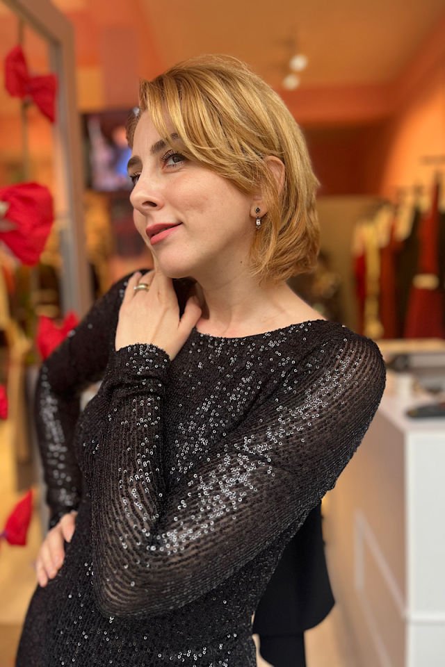 Sırtı Fiyonklu Pullu Elbise-Siyah