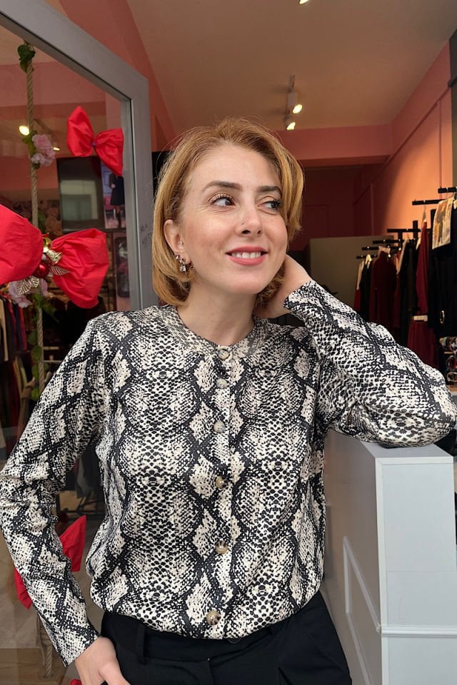 Yılan Desen Düğmeli Triko