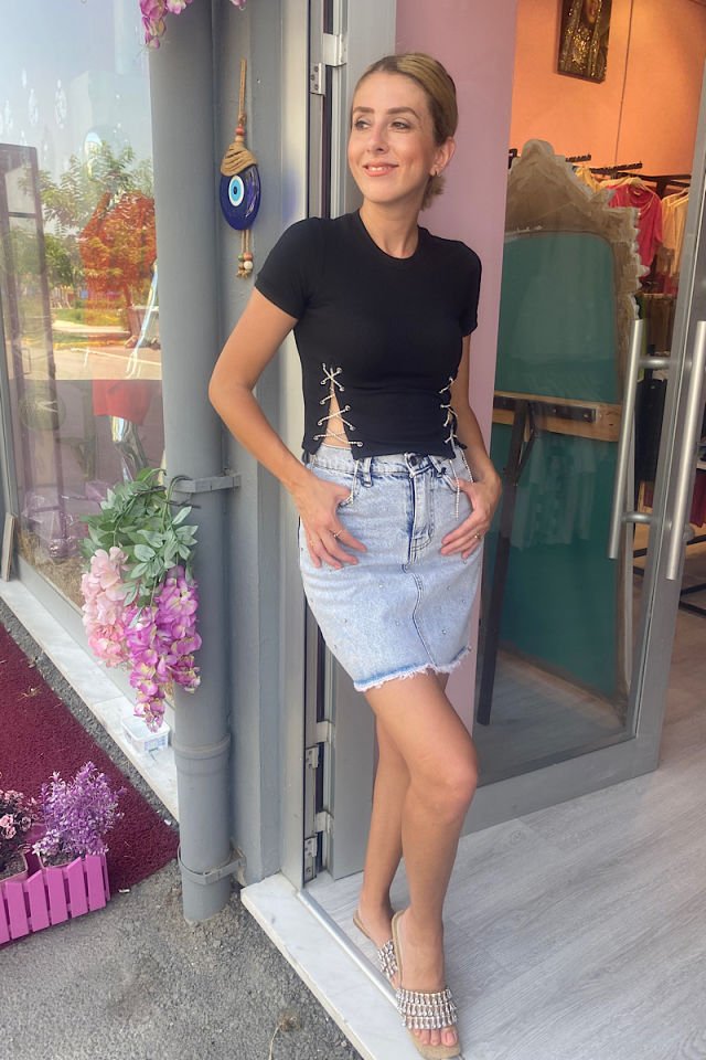 Kuş Gözü Taş Geçirmeli Bluz-Siyah