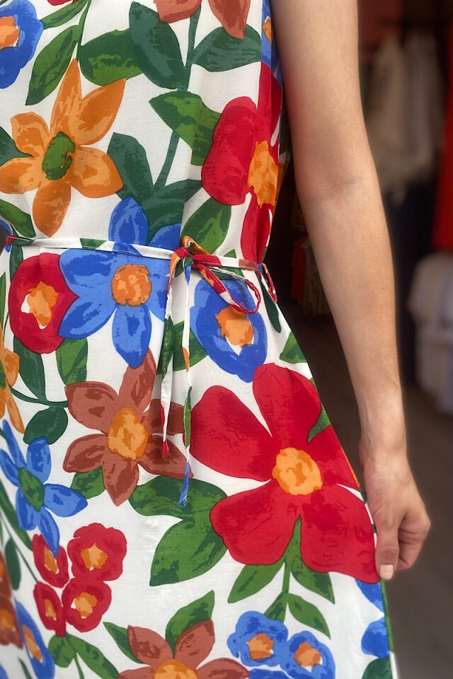 Çiçek Desenli Kolsuz Uzun Elbise