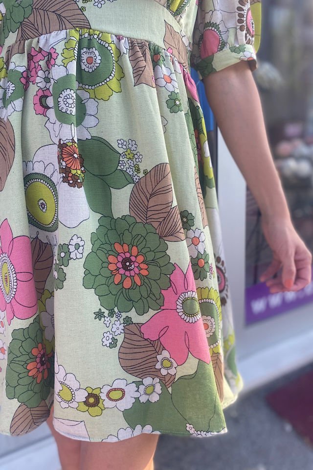 Çiçek Desenli Keten Elbise