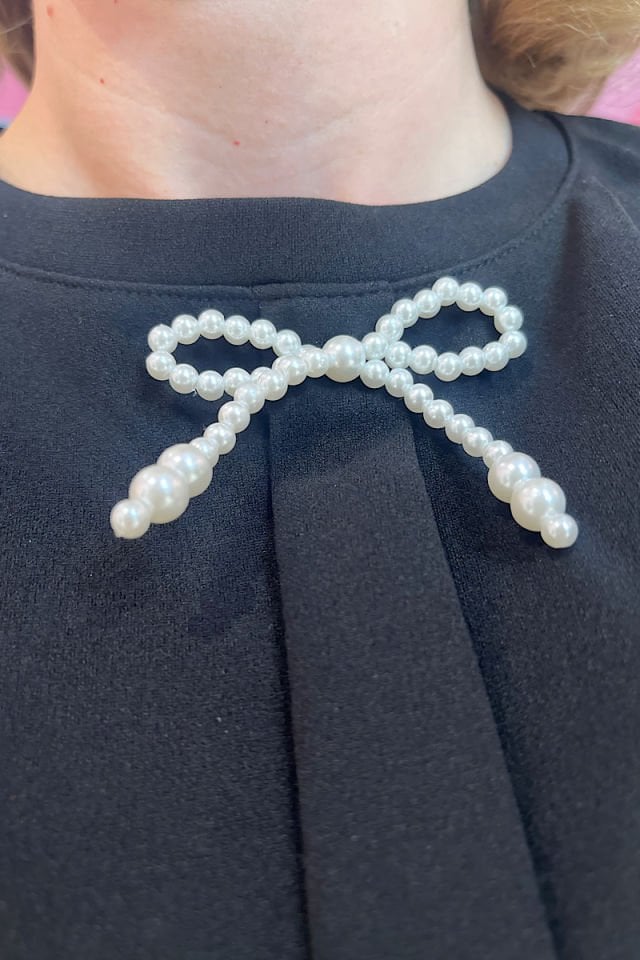 İnci Fiyonk Detaylı Elbise-Siyah