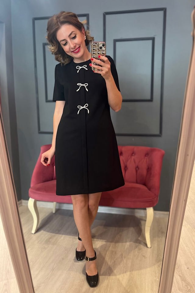 İnci Fiyonk Detaylı Elbise-Siyah