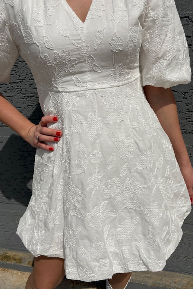 Nakışlı Balon Kol Elbise-Beyaz