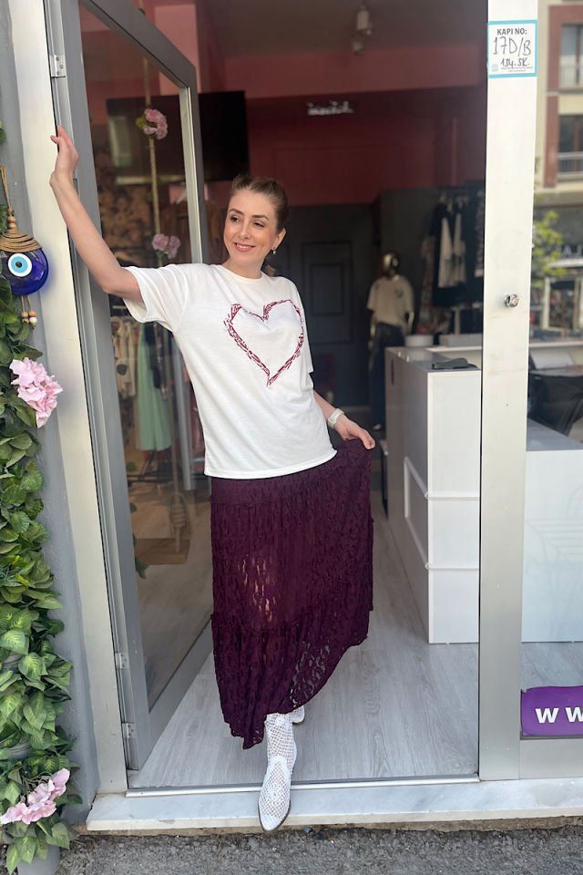 İncili Kalp Detaylı Tişört-Ekru