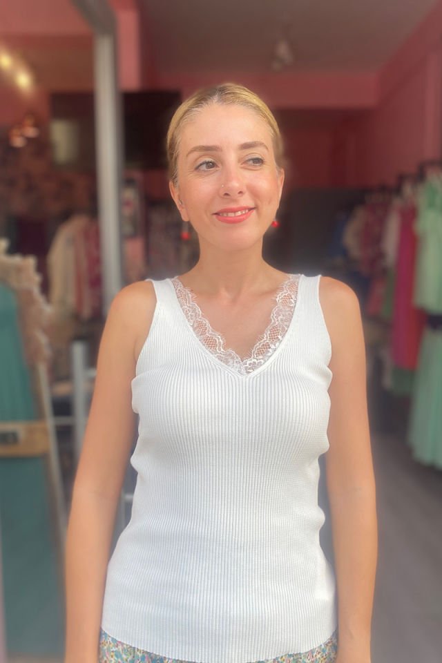 Önü Dantelli Fitilli Atlet-Beyaz