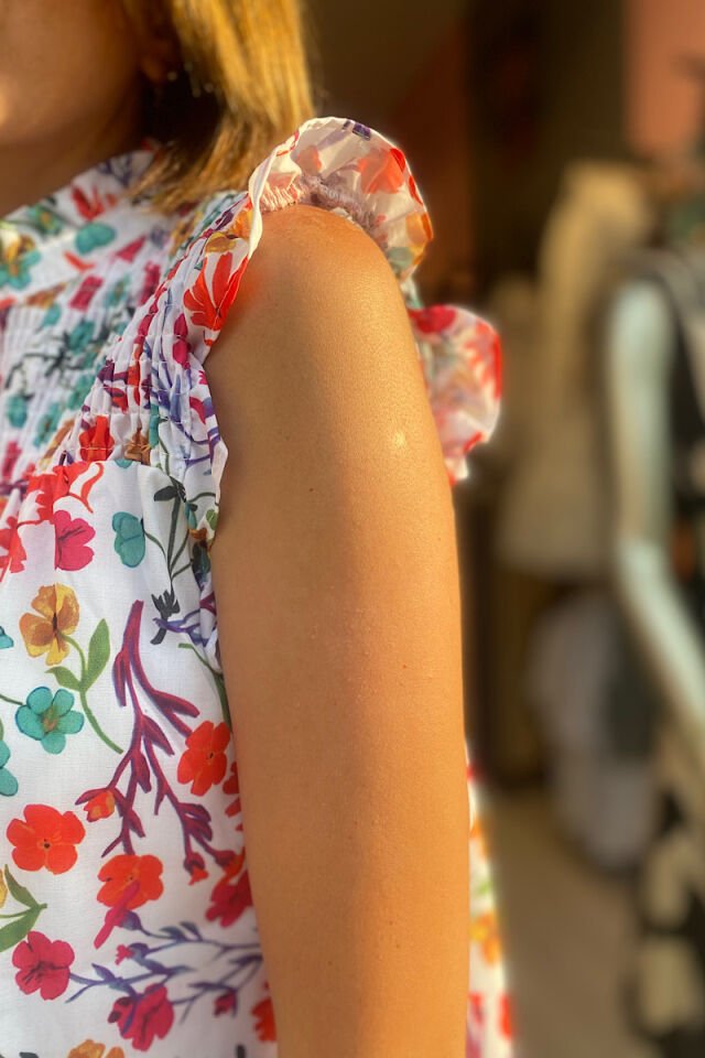 Çiçek Desenli Kolları Fırfırlı Bluz