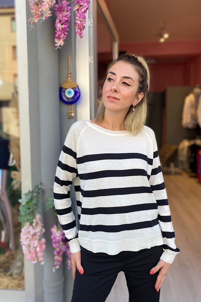 Çizgili Triko-Beyaz