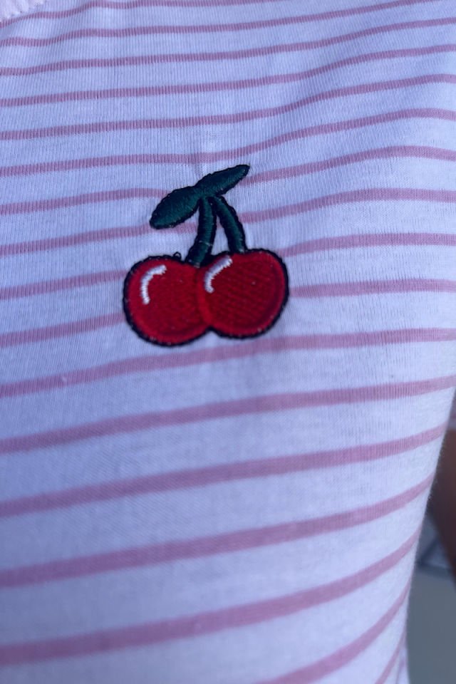 Kiraz Nakışlı Çizgili Tişört-Pembe