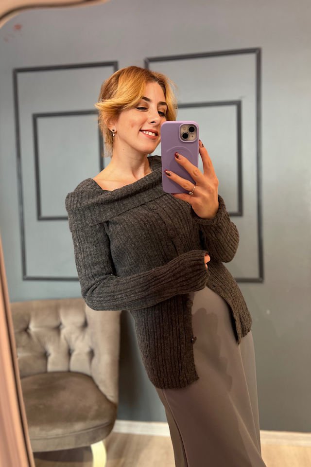 Omuz Detaylı Düğmeli Triko-Füme