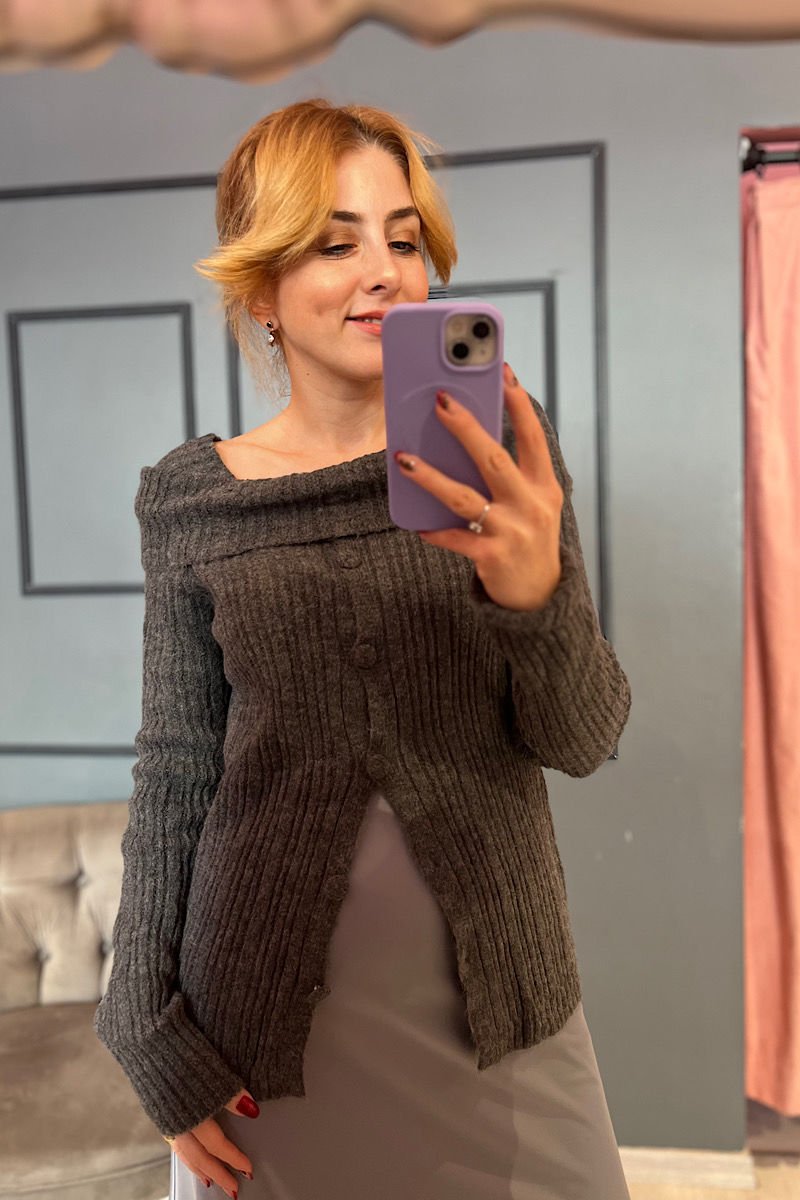 Omuz Detaylı Düğmeli Triko-Füme