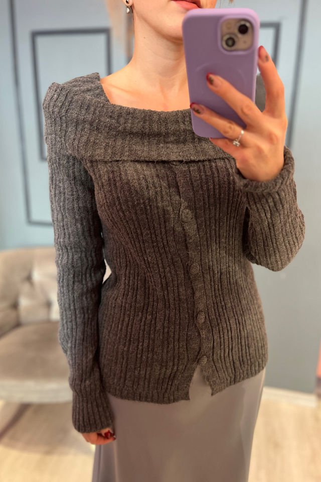 Omuz Detaylı Düğmeli Triko-Füme