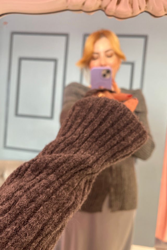 Omuz Detaylı Düğmeli Triko-Füme