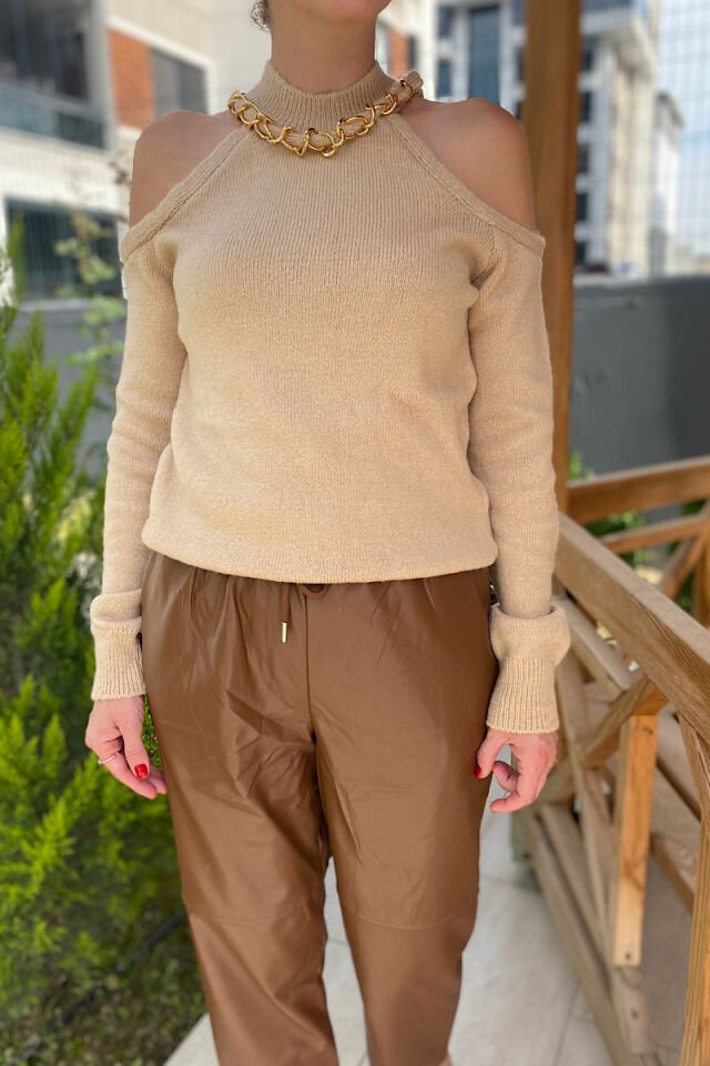 Omzu Açık Yaka Zincirli Triko