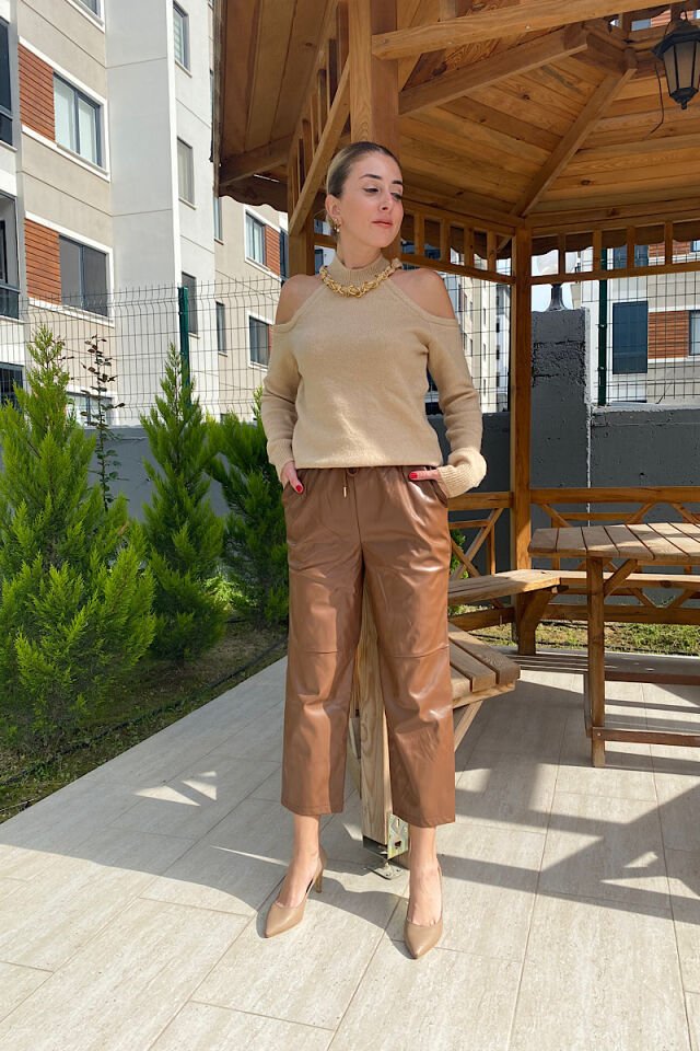 Omzu Açık Yaka Zincirli Triko